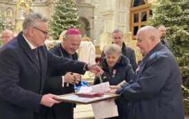 P&oacute;ł wieku razem &ndash; wzruszający jubileusz małżeństw w Białobrzegach (7)