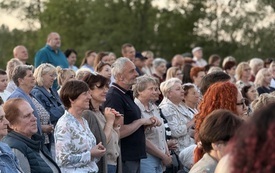 Wyjątkowy koncert z okazji Dnia Matki. Amfiteatr nad Pilicą utonął w brawach i śpiewie! (8).jpeg