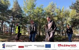 Naturalistyczny park przy ul. Mikowskiej i Spacerowej nabiera kształt&oacute;w. Znamy postępy prac! (10)