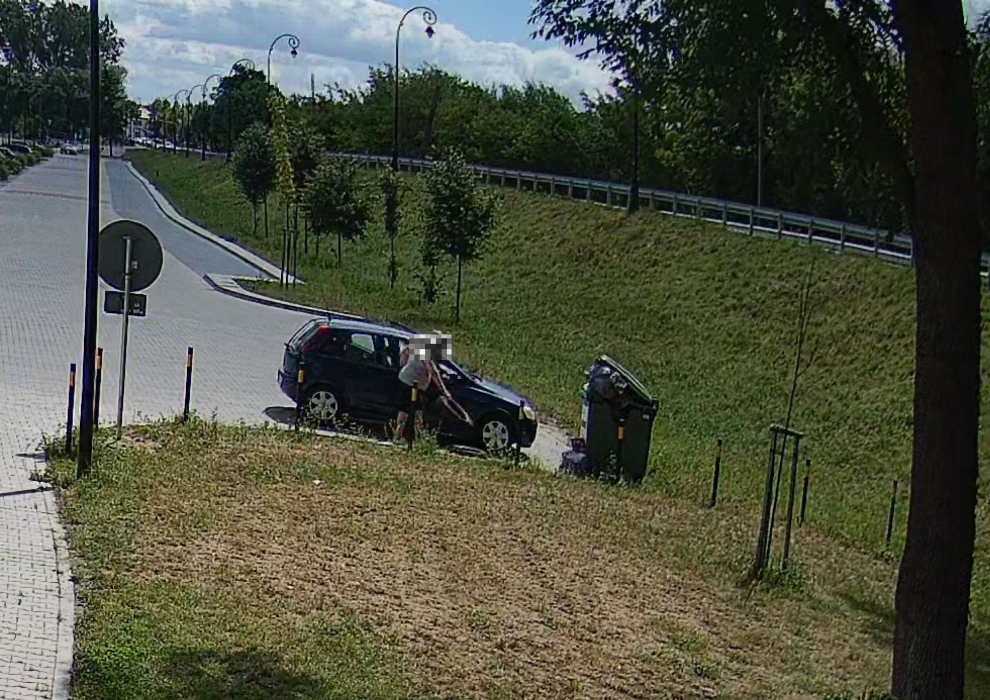 Podrzucał  śmieci, nagrały to kamery monitoringu miejskiego!  